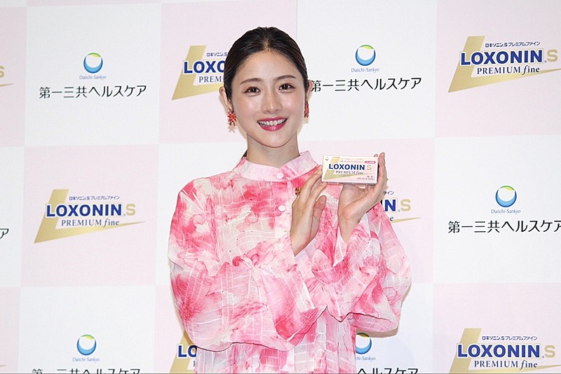 「石原さとみ「守るべきものができるとすごく大変」　出産後、初の公の場に登場し“母の顔”を見せる」1枚目/1