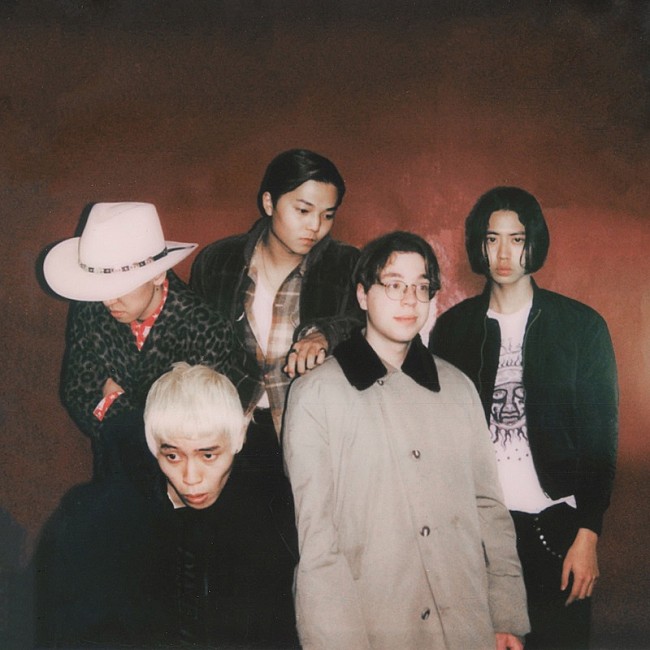 「5人組ポスト・パンクバンドLOBSTER、1stEP『Sunburnt』より「Shark Leather」先行配信」1枚目/3