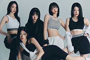 LE SSERAFIM、1stアルバムのコンセプトフォト「DEWY SAGE」バージョン