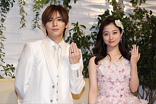 「橋本環奈、誰もが認める“絶世の美女”役に苦笑　山田涼介「眉毛の動きを意識しながらやっています。眉毛を見てください」」