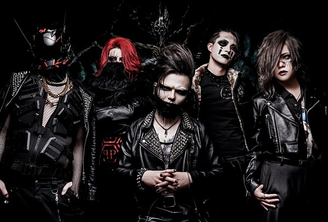 「DEVILOOF、メジャーデビューEP『DAMNED』よりツインボーカルで魅せる「False Self」MV公開」1枚目/3