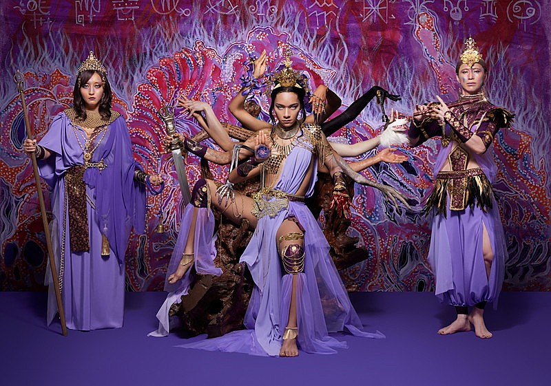 「 女王蜂 」4枚目/4