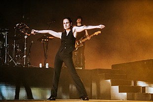 「＜コーチェラ2023現地レポ＞クリスティーヌ・アンド・ザ・クイーンズ、ミニマムかつ芸術性的パフォーマンスで圧倒」