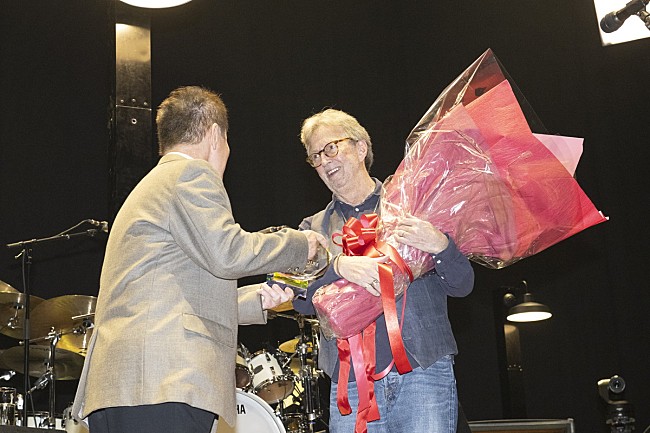 「＜ライブレポート＞エリック・クラプトン、盟友たちへの想いも込めた興奮と感動の日本武道館100回公演」1枚目/17