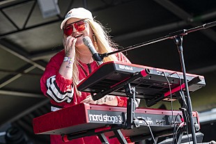 「トーンズ・アンド・アイ、「Dance Monkey」MVが20億再生突破」