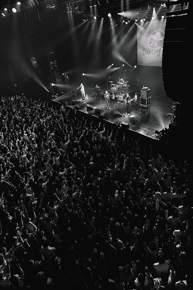 「＜ライブレポート＞Chilli Beans. “盟友”Vaundyと作り上げたメモリアルな【Dancing Room 003】横浜公演」1枚目/13