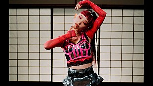 「水曜日のカンパネラ、詩羽がトゥワークダンスを披露する「金剛力士像」MV＆ダンス動画を公開」