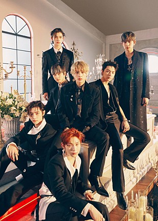「ENHYPEN、ミニアルバム『DARK BLOOD』コンセプトフォト＆フィルム「FULL」バージョンを公開」
