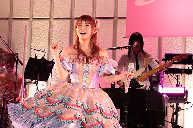 「中川翔子、野音でバースデーライブを開催　ファンへの結婚報告も」1枚目/18