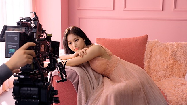 「『「ヴィセ　ネンマクフェイク ルージュ」CM Making&amp;Interview -TZUYU-』」11枚目/23