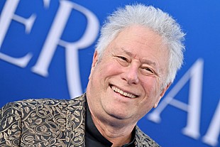 「アラン・メンケン、実写版『リトル・マーメイド』の歌詞に加えた変更について語る」