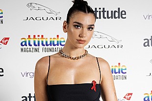 「読書好きのデュア・リパ、ブッククラブを立ち上げることを発表」