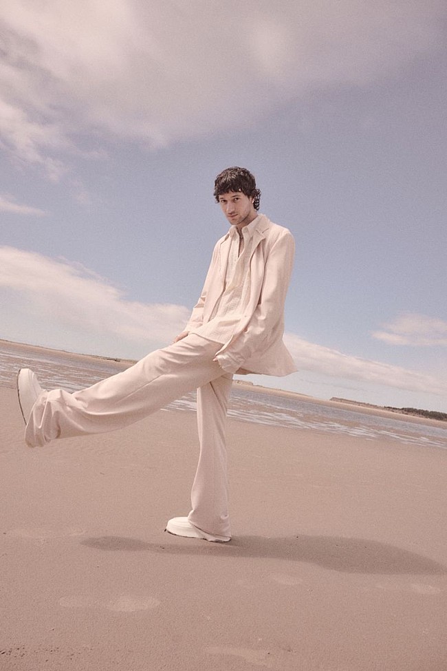 「Photo: Meredith Truax」2枚目/2