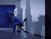 「『PEOPLE 1「GOLD」MV』」6枚目/11