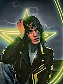 「コナン・グレイ アーティスト写真（C）Elizaveta Porodina」4枚目/4