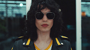 「コナン・グレイ、自身初のダンスを新曲「Never Ending Song」MVで披露」