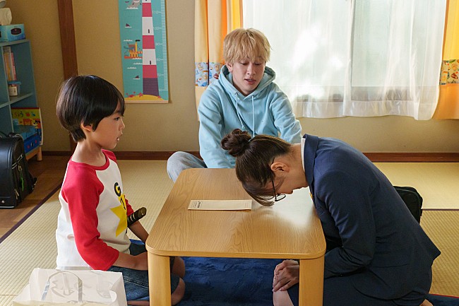 「「コタロ－は１人暮らし」“狩野”横山裕の“床ドン”シ－ンに反響　「“美月”山本舞香とキスしそうな距離でドキドキした」」1枚目/1