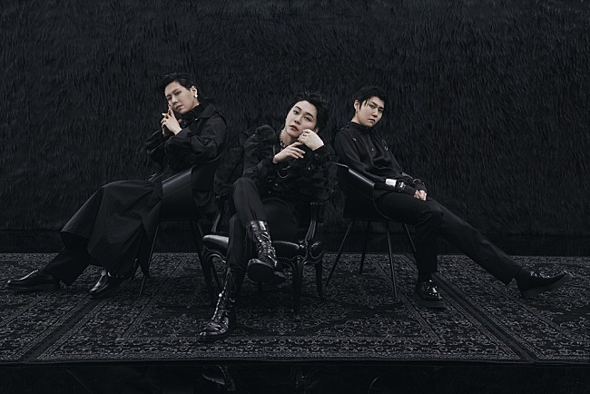 「Mrs. GREEN APPLE、7月リリース『ANTENNA』のコンセプト・フォト2種のうち黒の世界が描かれた“void”を公開」1枚目/1