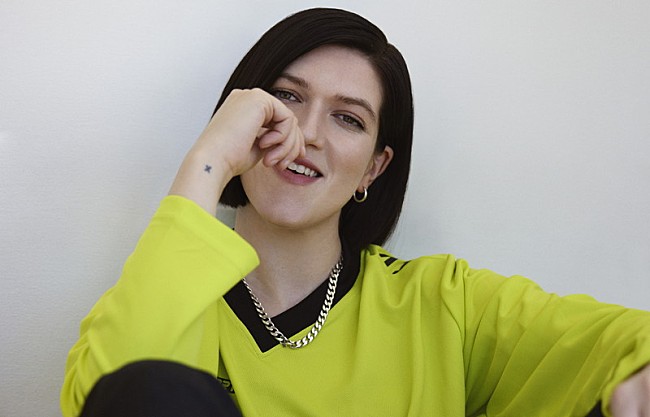 「The xxのロミー、“クィアクラブへのラブレター”となるソロデビューアルバム『Mid Air』9月リリース」1枚目/3