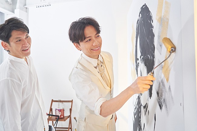 「山崎育三郎がオーケストラツアーとのタイアップ企画でライブペイントアーティスト・さとうたけしとコラボ作品を制作」1枚目/3