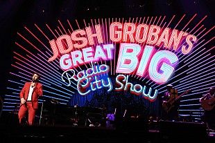 「ジョシュ・グローバン、シンディ・ローパーらと共演した米NY公演がWOWOW独占放送＆配信」