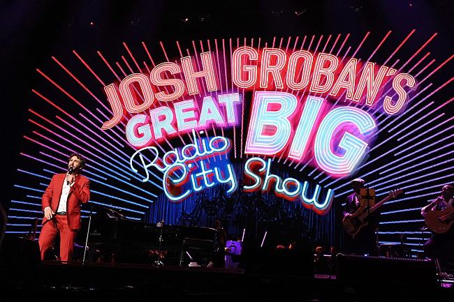 「ジョシュ・グローバン、シンディ・ローパーらと共演した米NY公演がWOWOW独占放送＆配信」1枚目/1