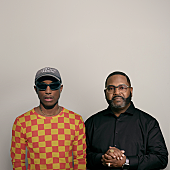 「ファレル、ヴォイシズ・オブ・ファイアを迎えた新曲「ジョイ（アンスピーカブル）」公開」1枚目/2