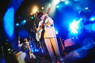 「崎山蒼志、ツアーファイナルでニューアルバム『i 触れる SAD UFO』リリースなど発表」