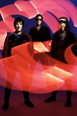 「アッシュ、約5年ぶりの新作からパワフルなリード曲「Race The Night」のMV公開」