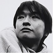 「小沢健二による映画『アイスクリームフィーバー』EDテーマ、楽曲「春にして君を想う」配信＆アナログ盤リリース」1枚目/2