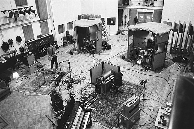 「ザ・スマイル、リリースが熱望されていた「Bending Hectic」を公開」1枚目/1