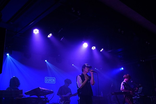 「＜ライブレポート＞DURDN、飛躍を予感させるソールドアウトの初ワンマン」1枚目/2