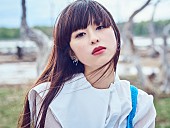 「Hinano、新曲「LOVE INFINITY」がTVアニメ『贄姫と獣の王』OPに決定」1枚目/2