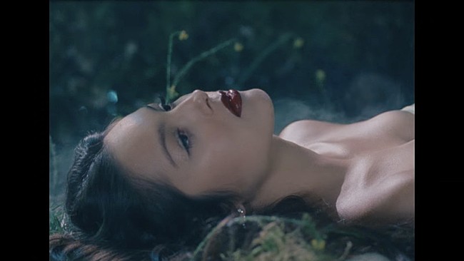 「『Olivia Rodrigo - vampire (Official Music Video)』」2枚目/10