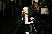 「メイジー・ピーターズの最新ALがUKチャート1位獲得＆AL収録曲「ラン」MV公開」1枚目/2