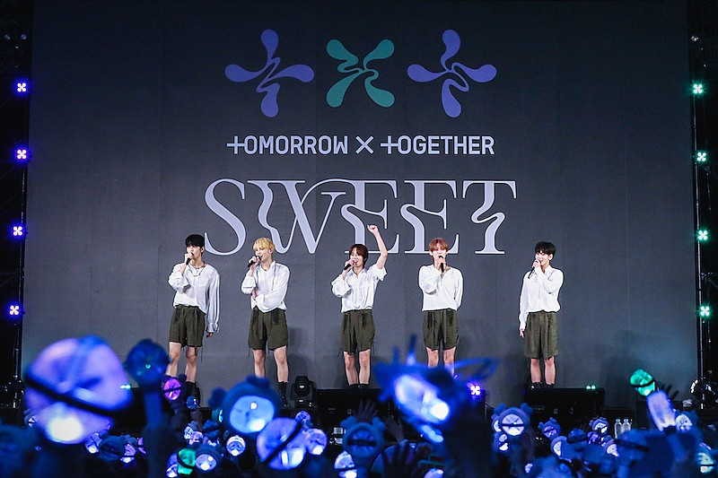 「(P)&amp;(C) BIGHIT MUSIC」2枚目/9