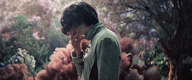 「米津玄師、「月を見ていた」MV公開　監督はPERIMETRONのOSRIN」1枚目/5