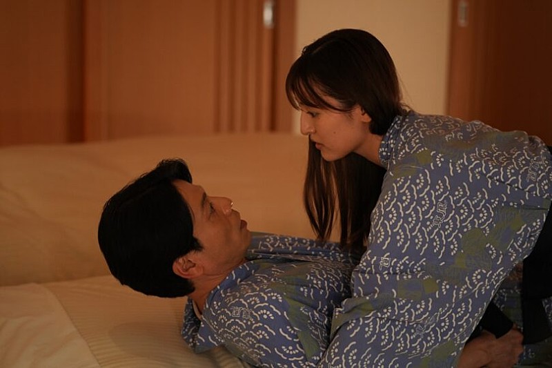 「「週末旅の極意」“真澄”観月ありさの“夫”吉沢悠が部下の誘惑に葛藤　「誰かを悲しませる誘惑に負けないって、大切なこと」」1枚目/1