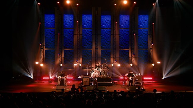 「秋山黄色、ヒロアカEDテーマ「SKETCH」ライブ映像を公開」1枚目/5