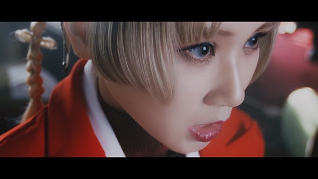 「Reol、アニメ『るろうに剣心 －明治剣客浪漫譚－』のEDテーマ「切っ先」MVで現代をさすらう流浪人に」1枚目/6