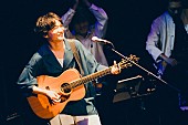 「石崎ひゅーい、「新しい景色をもっとみんなと共有したい」10周年イヤーの締め括り公演レポート」1枚目/5