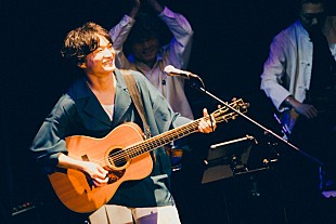 「石崎ひゅーい、「新しい景色をもっとみんなと共有したい」10周年イヤーの締め括り公演レポート」