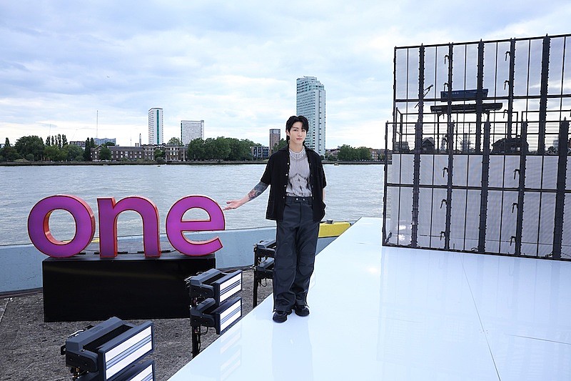 「（P）＆（C）BIGHIT MUSIC」2枚目/3