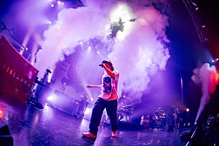 「ビッケブランカ、“革命”のファンファーレが高らかに鳴り響いた【LIVE HOUSE TOUR 2023】オフィシャルレポ到着」