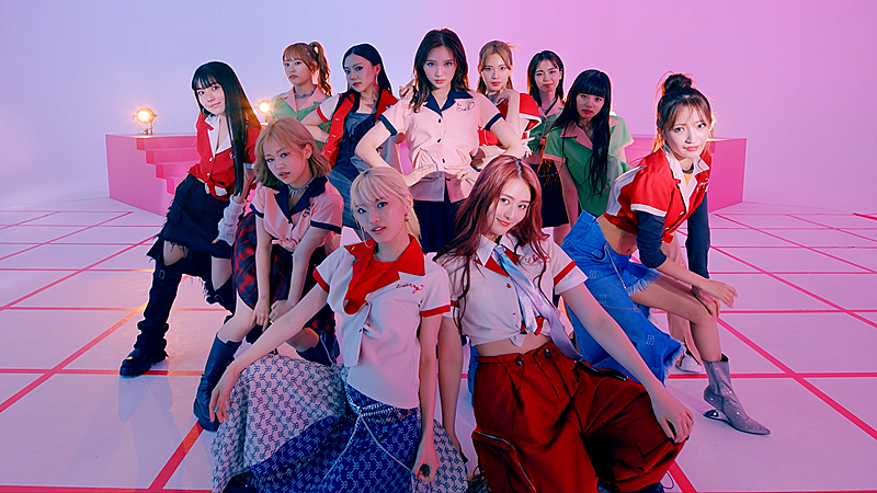 Girls2×iScream、コラボ楽曲「Rock Steady」MV公開