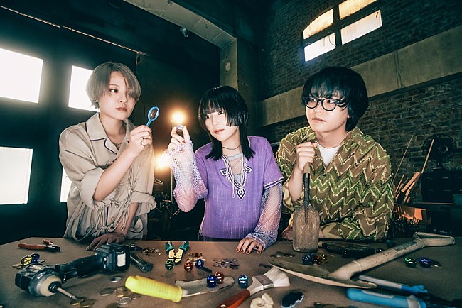 「黒子首、アニメ『鴨乃橋ロンの禁断推理』ED主題歌を担当　10月にはニューアルバム」1枚目/2