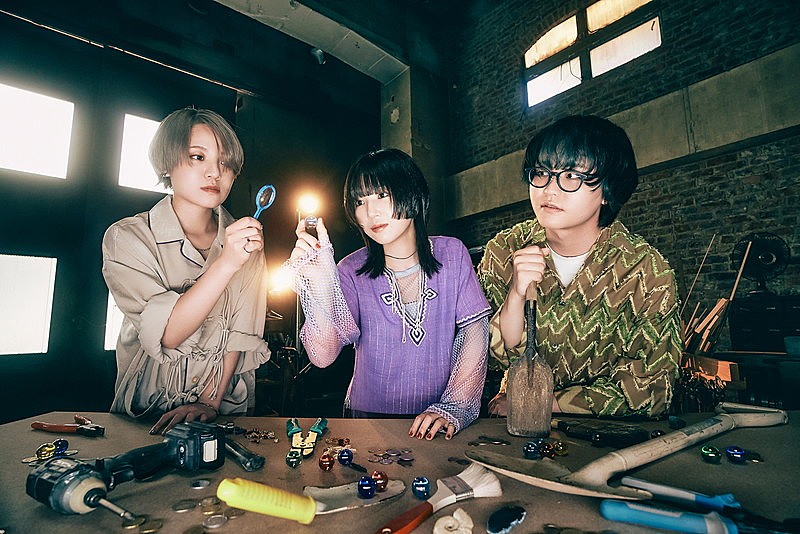 「黒子首、アニメ『鴨乃橋ロンの禁断推理』ED主題歌を担当　10月にはニューアルバム」1枚目/2