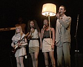 「トーキング・ヘッズ、『ストップ・メイキング・センス』40周年記念上映会で再集結」1枚目/1