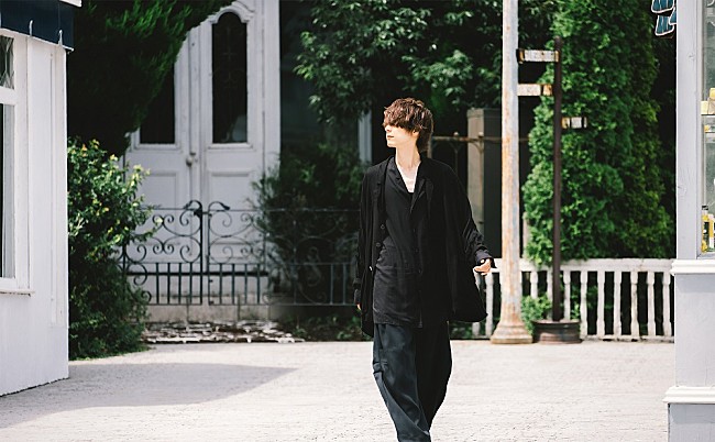 「伊東歌詞太郎、11/8にニューアルバム『魔法を聴く人』をリリース」1枚目/3