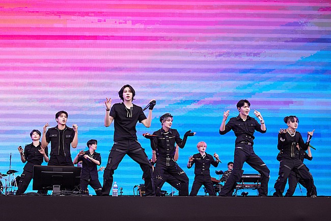 「TREASURE、初出演の【サマソニ】で最新曲「BONA BONA」日本初パフォーマンス」1枚目/3